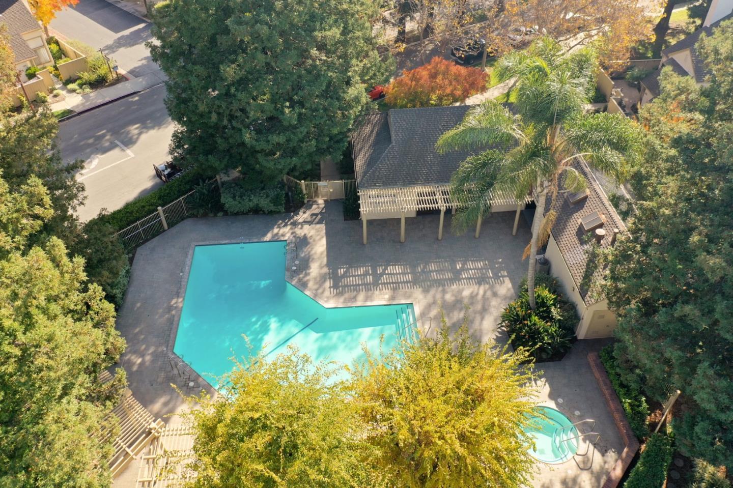 Community pool and spa at Hamilton Place condos in San Jose CA